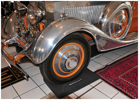 Hans-G�nter Zach RR Phantom II "Star of India" parked on Reifenkissen cushions